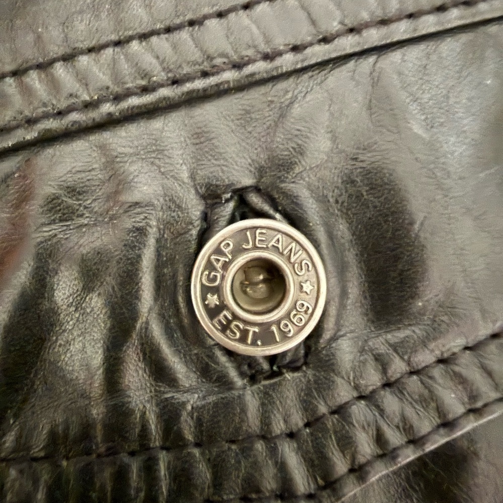 Vintage GAP Women's Black Leather Jacket - Picture 4 of 8